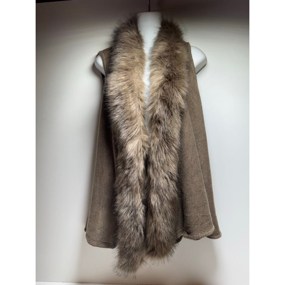 A&O International Women’s Faux Fur Knit Beige Sleeveless Cardigan Mob Wife Y2K